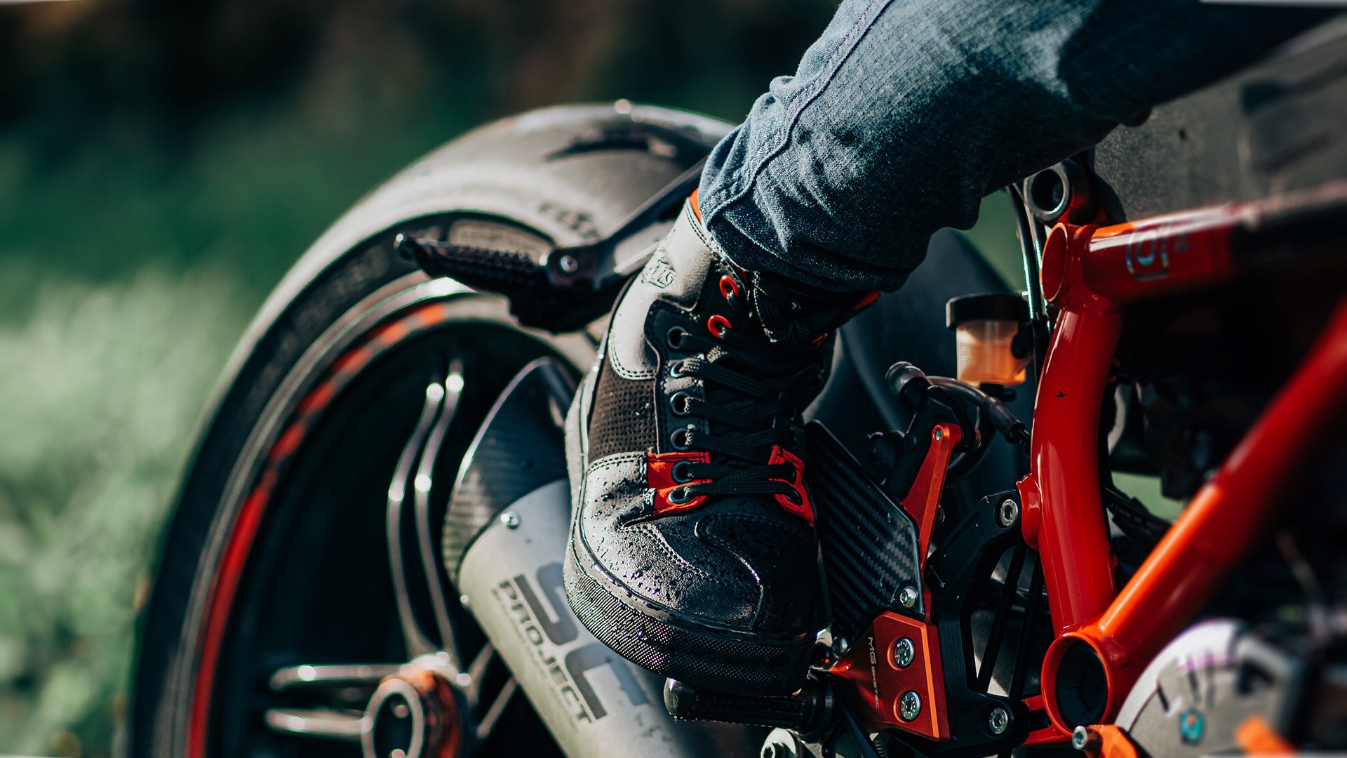 Ultimate Guide to Motorcycle Riding Shoes (2024) – RIDEIRON