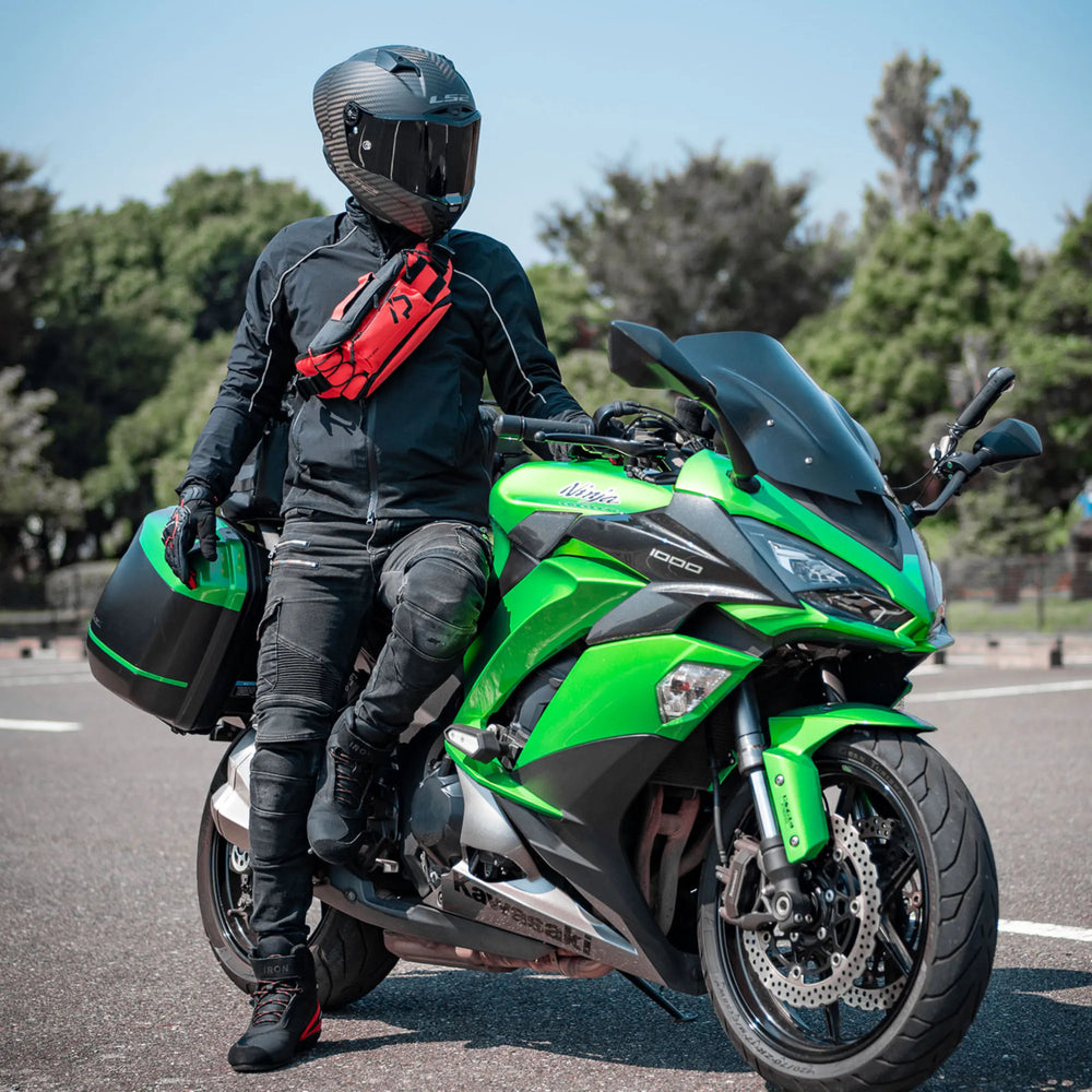 Compact motorcycle waist bag